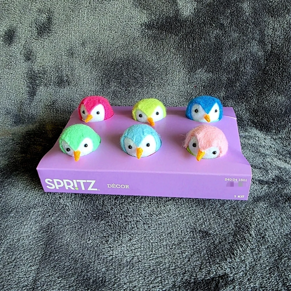 New 2025 Target Spritz Featherly Friends 7 Piece Easter Egg Carton Birds NWT